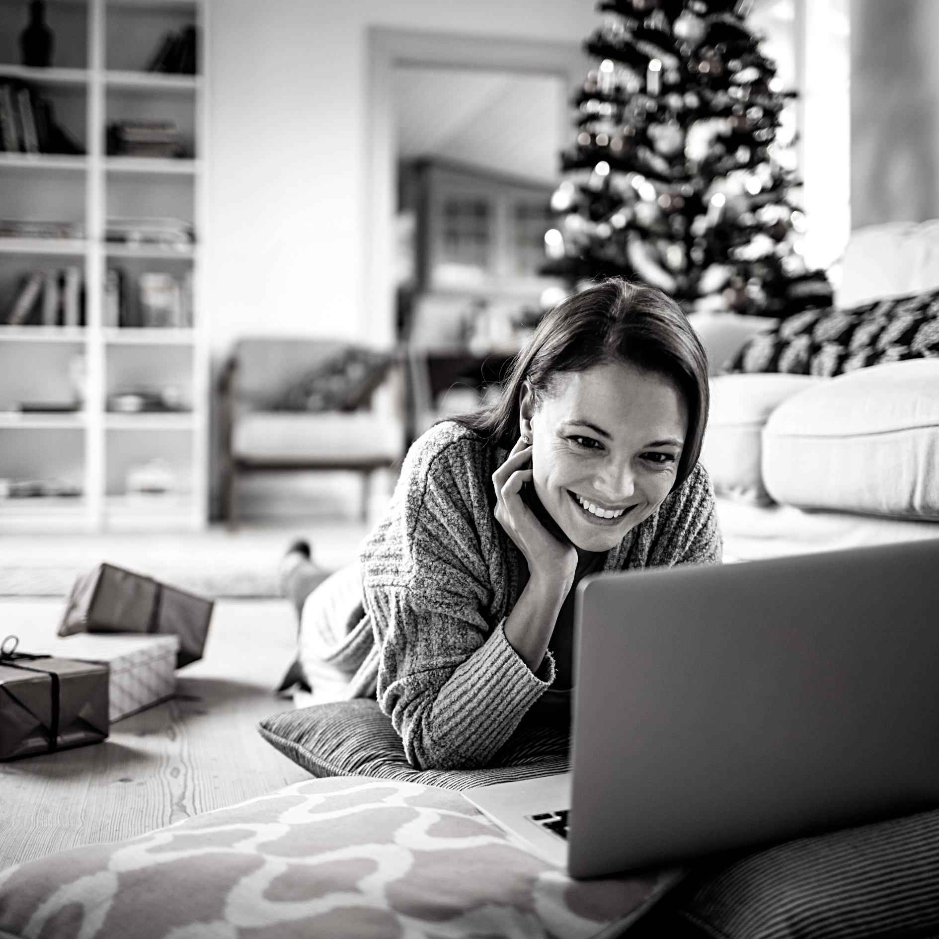 woman holiday shopping online