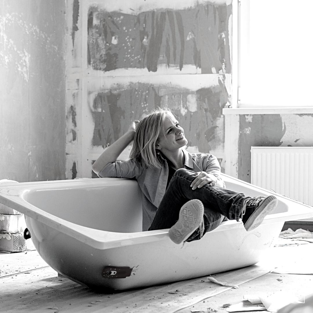 woman in the tub bathroom construction