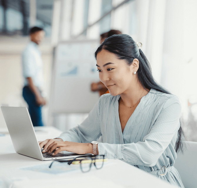 businesswoman using laptop 